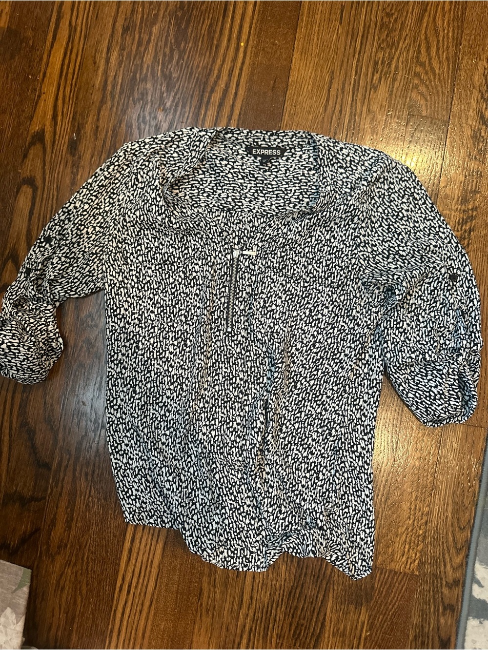Express Black & White Zip-Front Printed Blouse